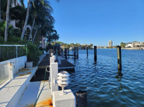 Waterfront- 4 BR 3 Bath+ intercostal +pool+ 5 min walk to beach
